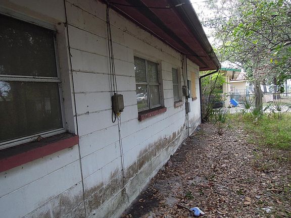 4th image of 3261 49th Ave N