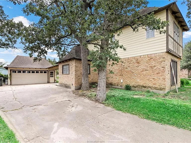 2508 Memorial Dr — Photo 3
