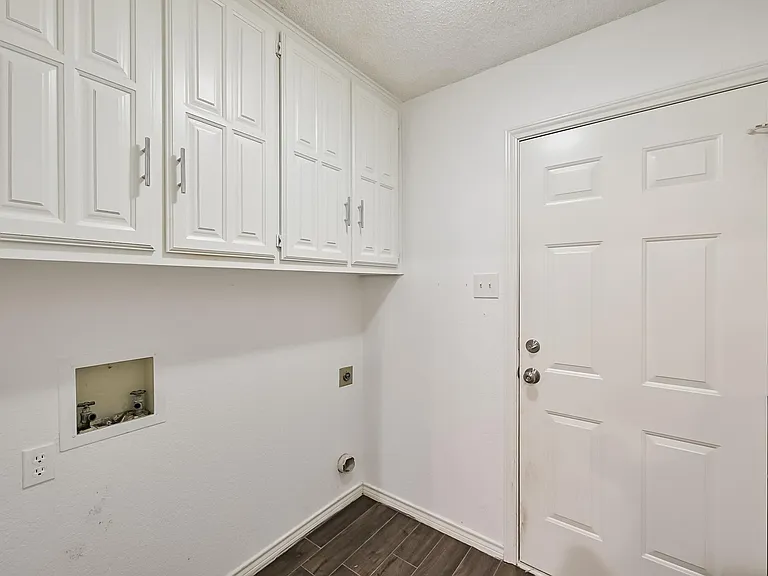 2306 Lovell Ct — Photo 17