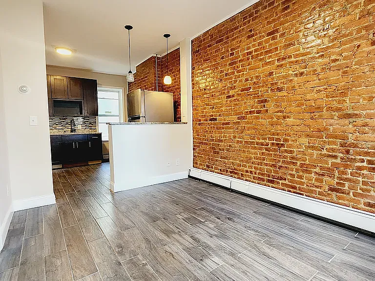 2 bed, 800 sqft, $2,200 — Photo 2