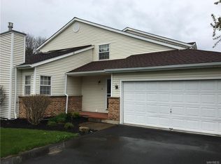 16 Southwick Dr, Orchard Park, NY 14127