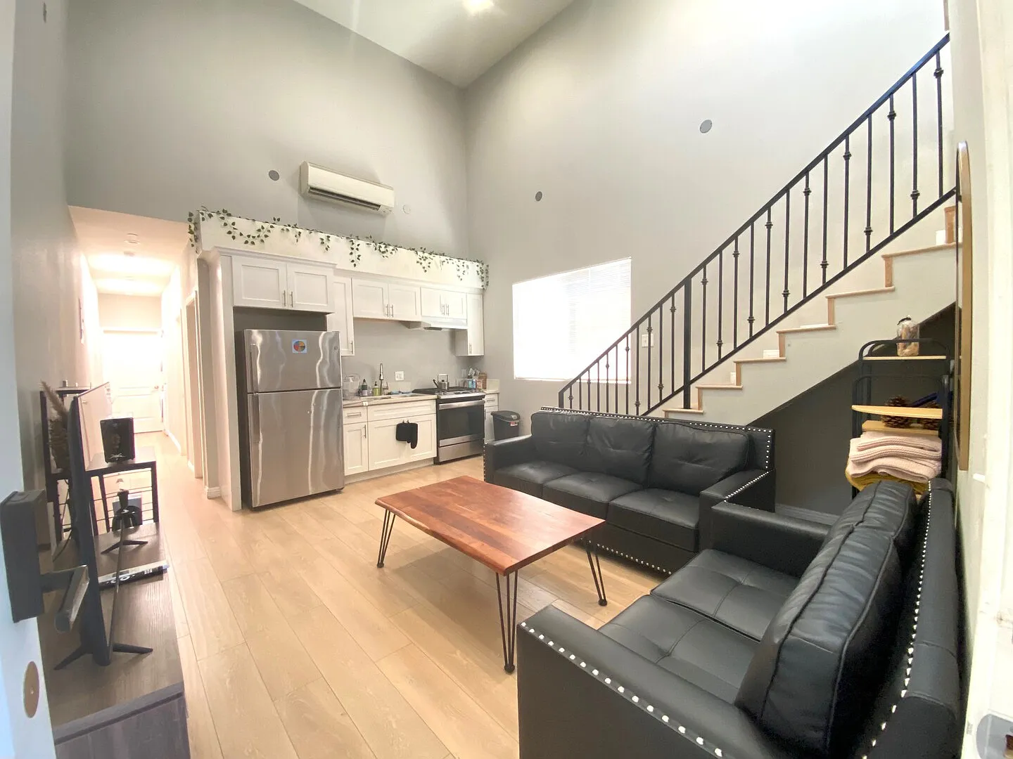 Jefferson Blvd - Unit 3 — Photo 3