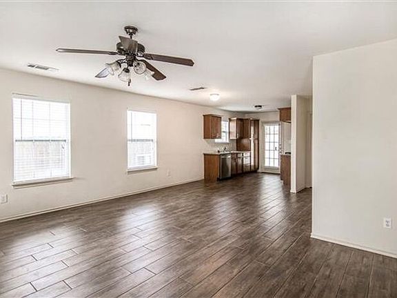 3rd image of 1107 Parkway Trl