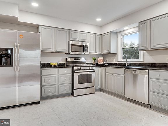 3rd image of 3086 White Birch Ct