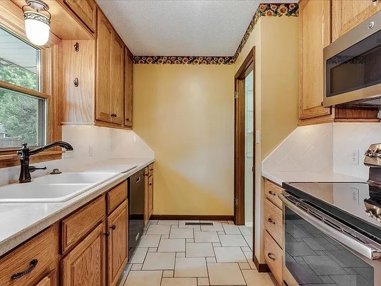 3321 Clove Cir — Photo 12