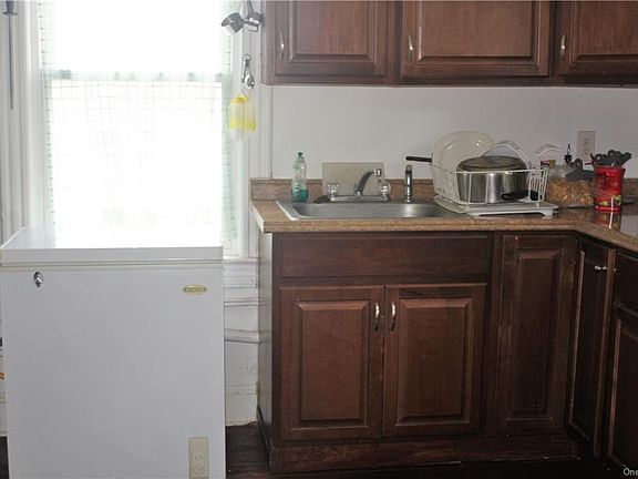 5th image of 148 Franklin Ave #2