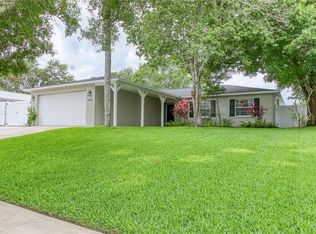 902 Carlton Rd, Tarpon Springs, FL 34689
