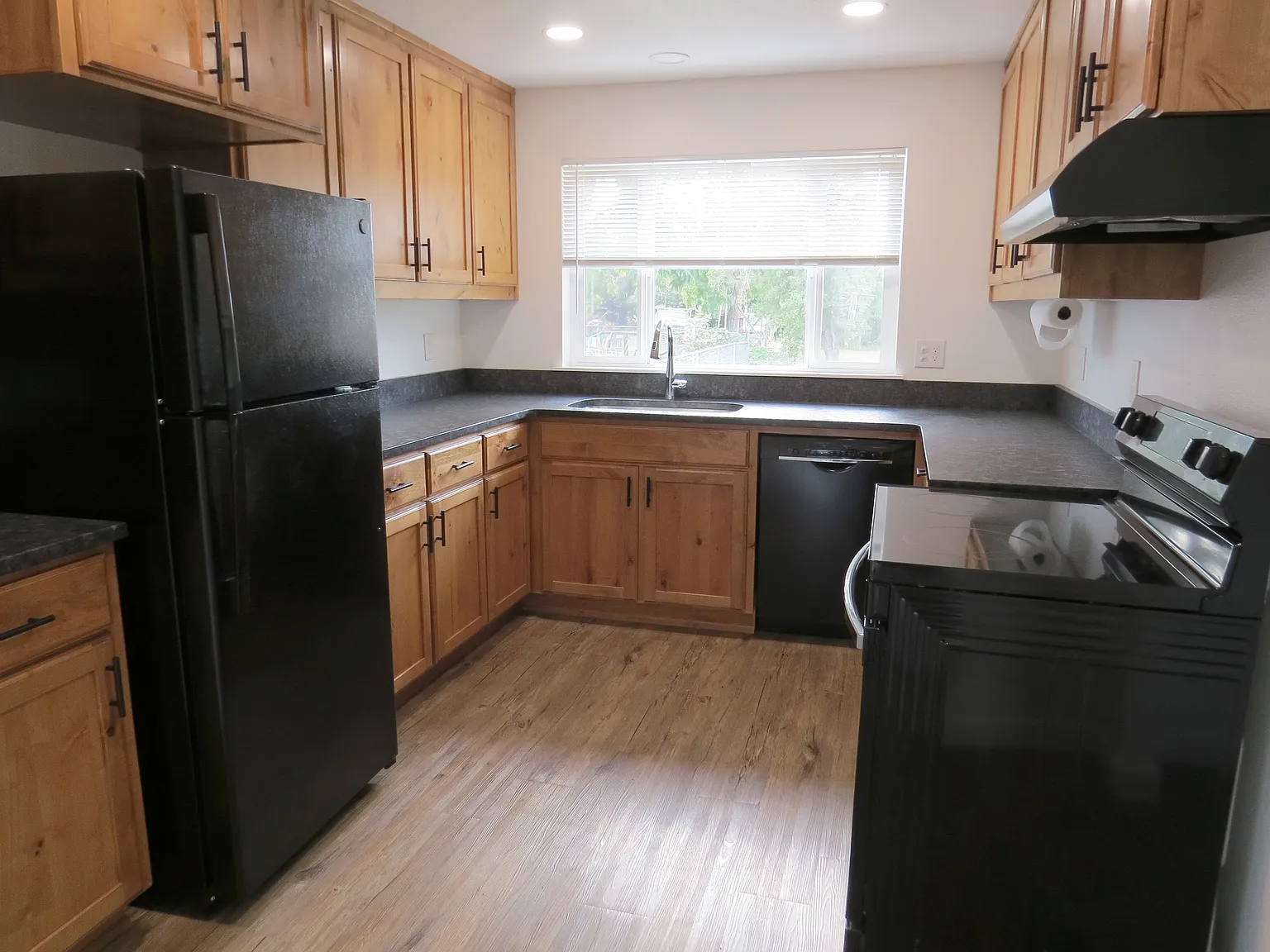 2 bed, 858 sqft, $1,495 — Photo 2