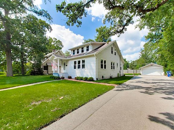 2nd image of 908 Fairoaks Ave