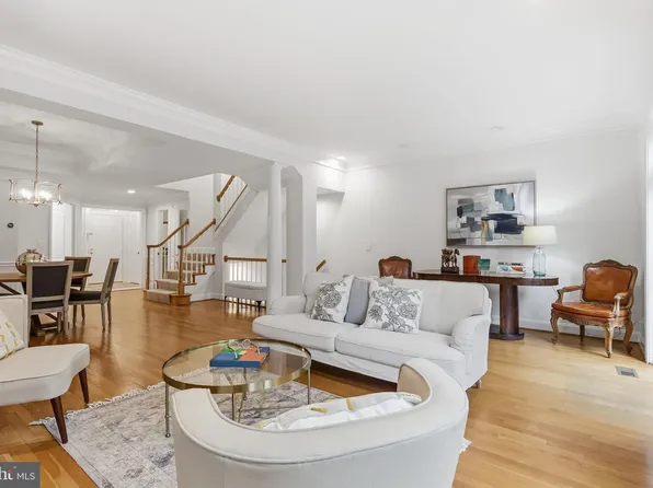 4006 Highwood Ct NW, Washington, DC 20007