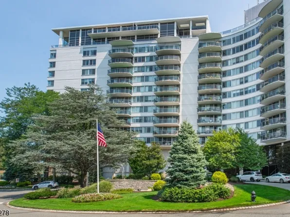1 Claridge Dr #725, Verona Twp., NJ 07044