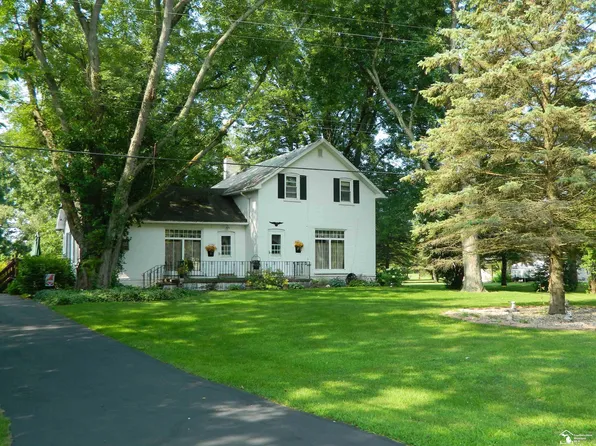 3249 Bluebush Rd, Monroe, MI 48162