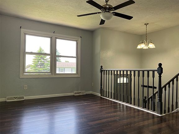 3rd image of 9127 Dover Ln