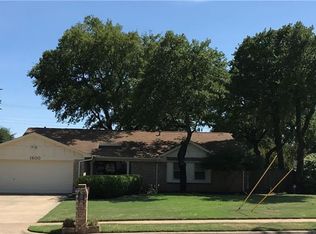 1600 Brookhaven Cir, Bedford, TX 76022