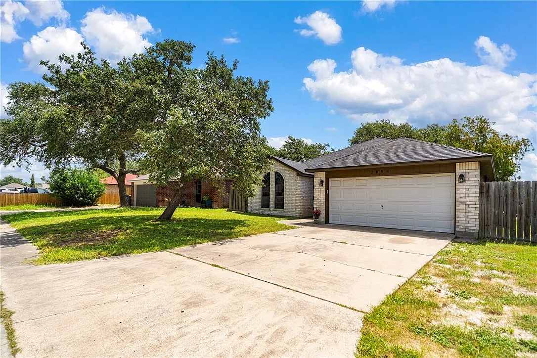 3 bed, 2.0 bath, 1131 sqft, $1,750 — Photo 2