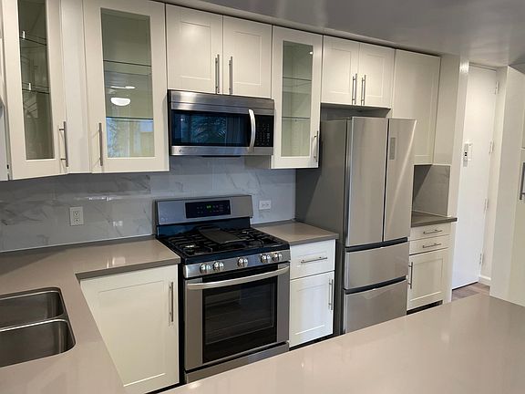 2nd image of 1617 N Poinsettia Pl #102