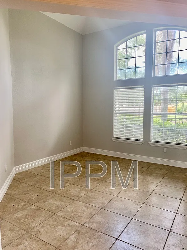 4 bed, 3.0 bath, 2437 sqft, $2,200 — Photo 3