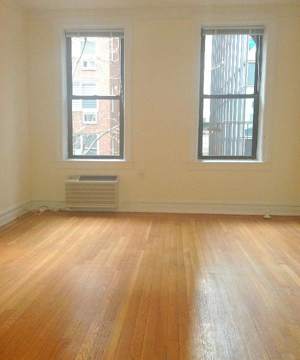 1st image of 224 E 51st St