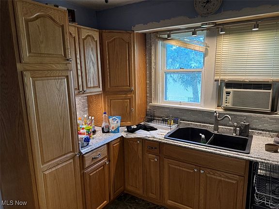 3rd image of 2196 Savoy Ave