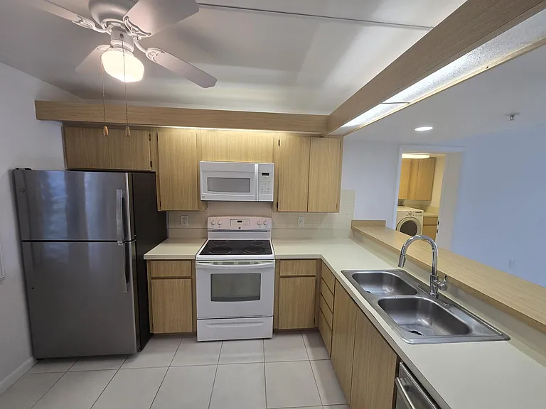 901 Seafarer Cir #104 — Photo 3