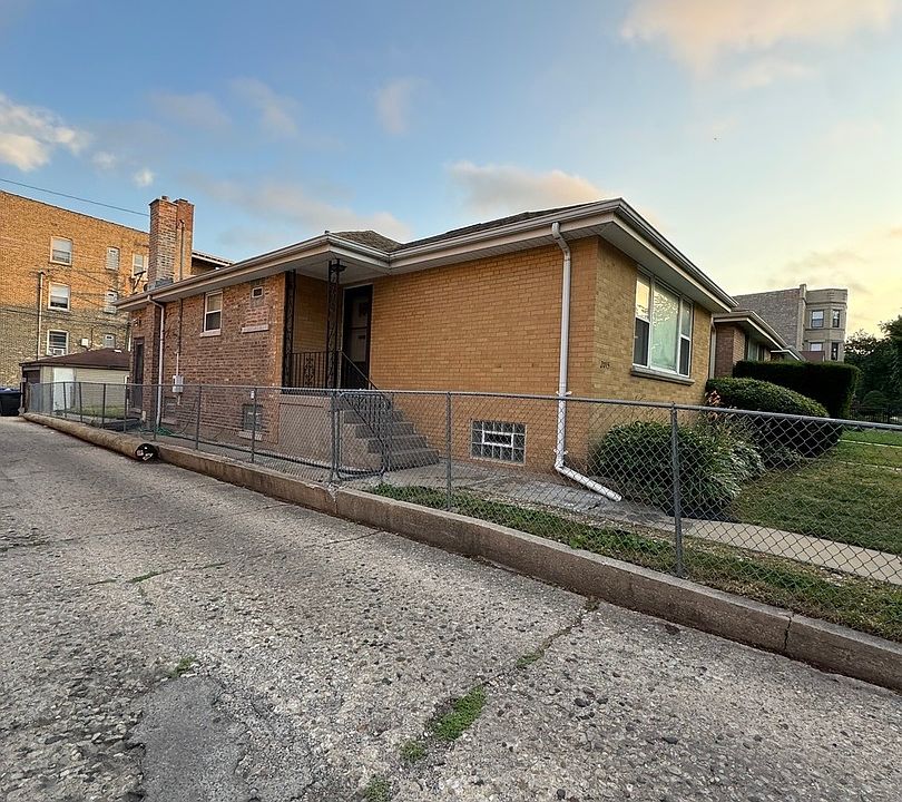 2nd image of 2015 W Summerdale Ave