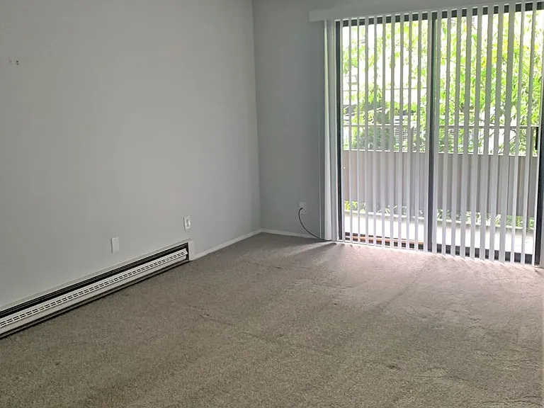 Hill Town Apartments — Photo 25