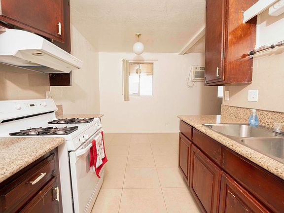 4th image of 1119-1121 1/2 Alpine St #1119-04
