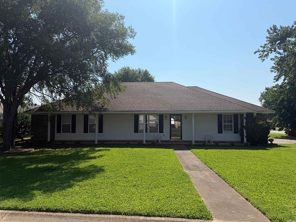 1st image of 406 Village Dr