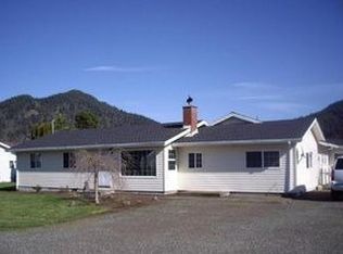 145 Hummingbird Ln, Tillamook, OR 97141