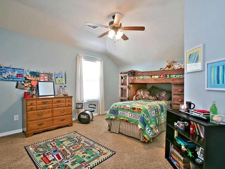 401 Bluefinch Dr — Photo 3