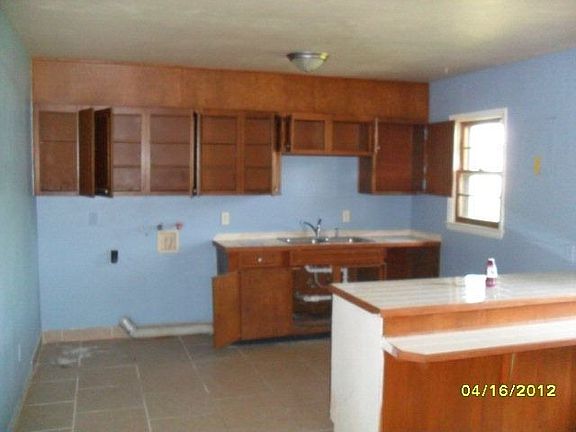 3rd image of 4847 Cambridge Dr