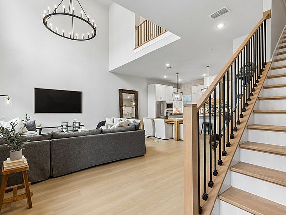 3rd image of 4416 Burge Ave