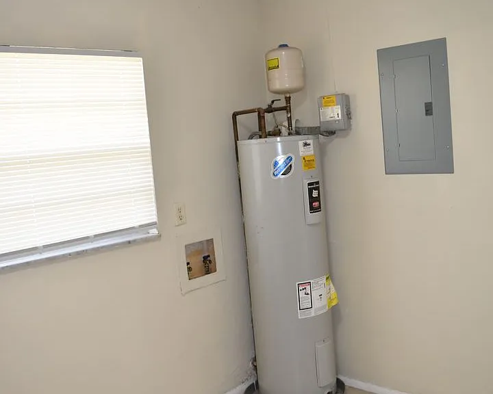 3134 Edgewood Dr NE — Photo 13