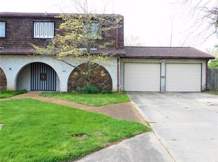 300 Berkshire Dr, Belleville, IL 62223