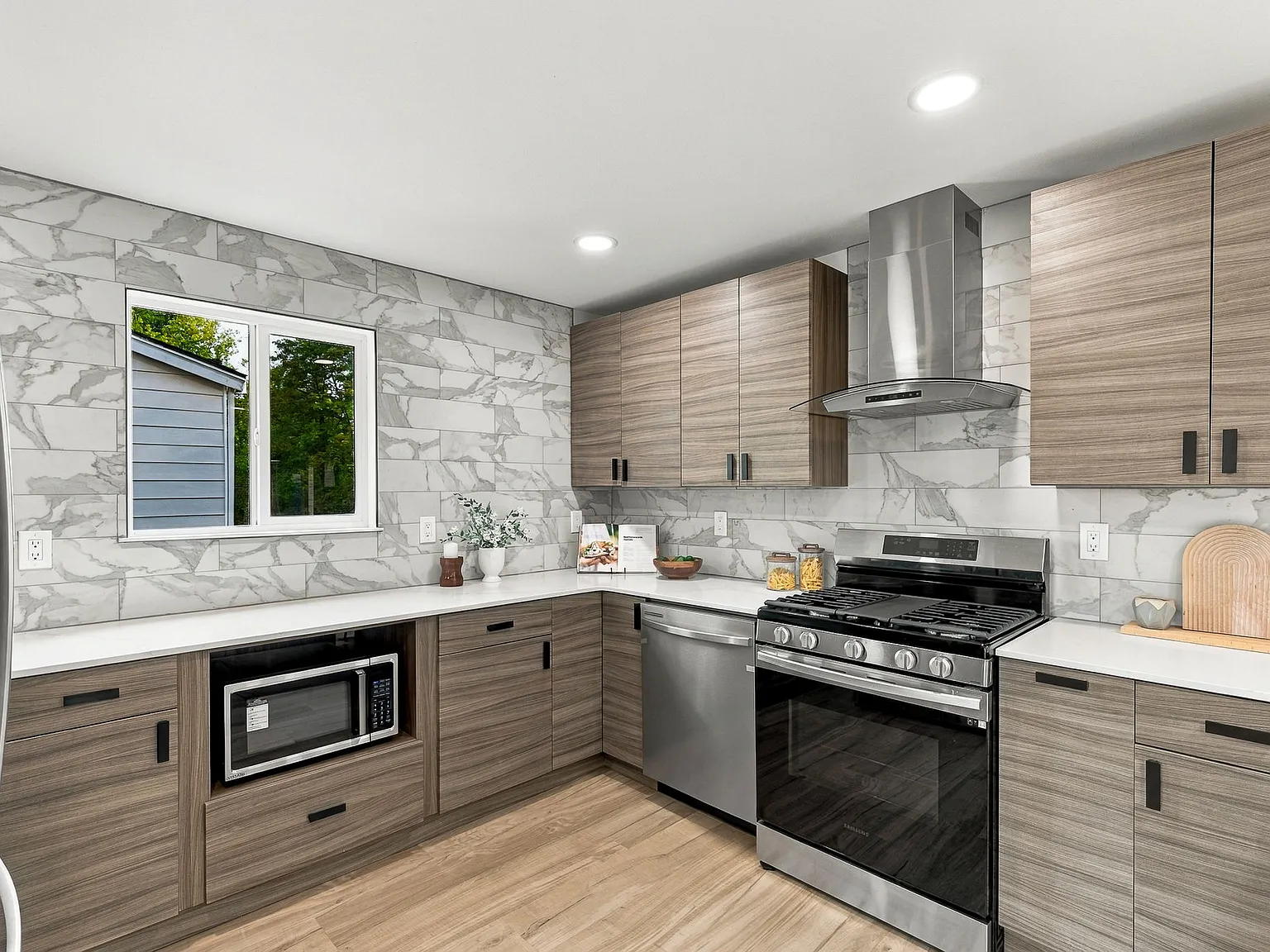 3 bed, 1054 sqft, $2,895 — Photo 4