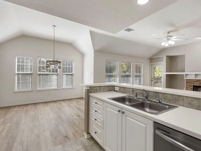 67 Woodlily Pl — Photo 15