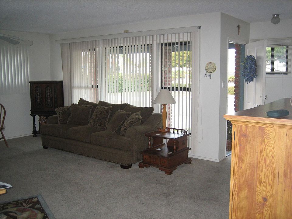 2nd image of 19129 Anza Ave