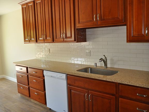 3rd image of 656 Chemeketa Dr