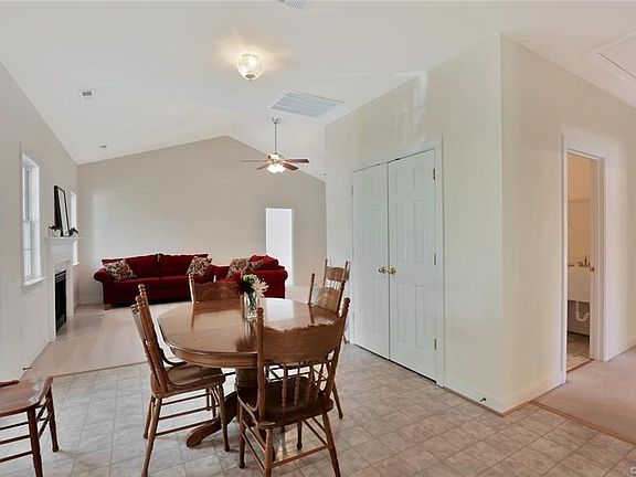 3rd image of 4415 Ambleside Dr