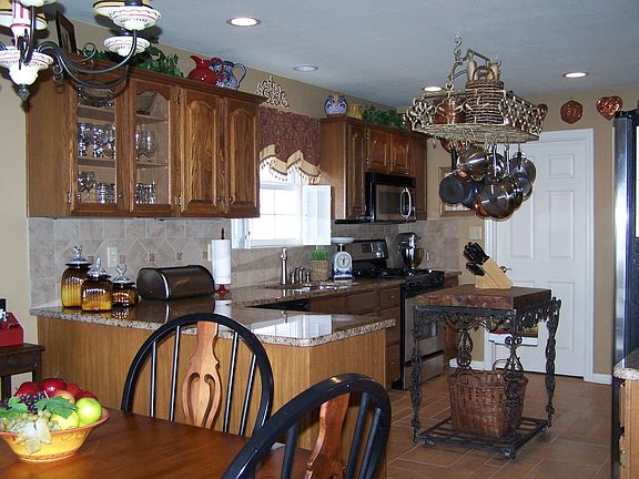 Kitchen/dinette area