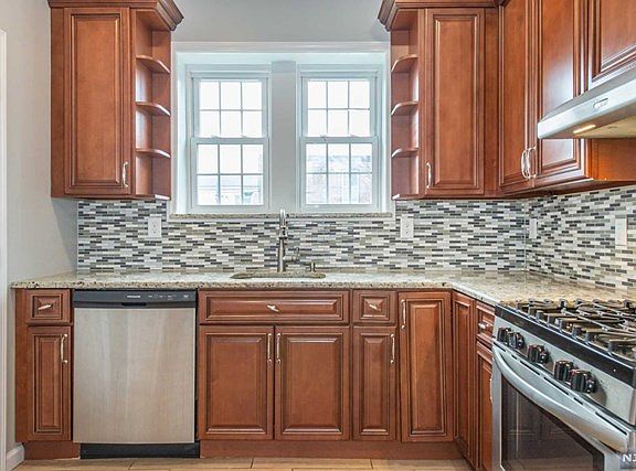 5th image of 102 Stover Ave #1