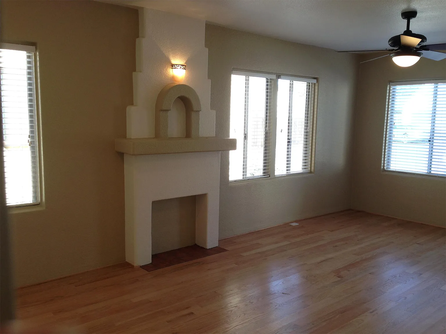 Balcom Ave. 326 N. - E — Photo 4