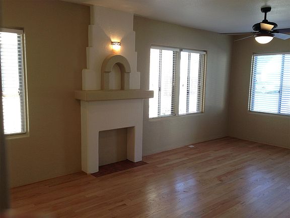 4th image of 326 N Balcom Ave E