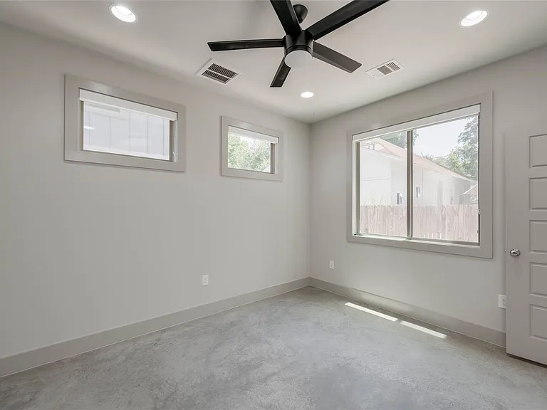 2612 Willow St #B — Photo 15