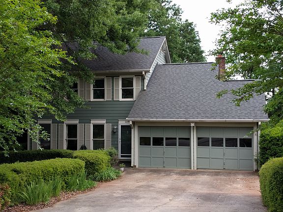 208 Lynchester from the road