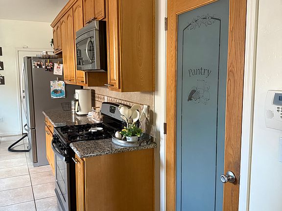 5th image of 806 Pierce St