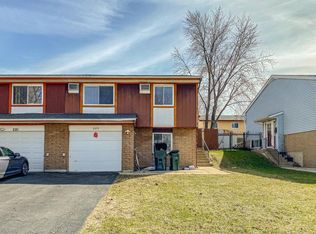 225 W Berkley Ln, Hoffman Estates, IL 60169