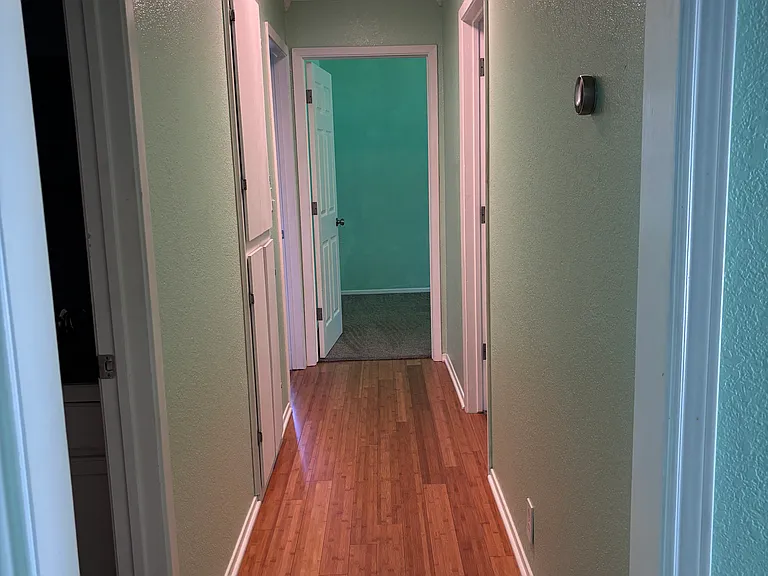209 E Gail Ln — Photo 5
