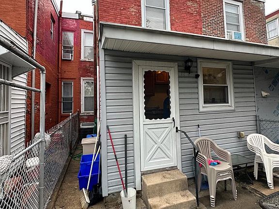 4th image of 3109 Emerald St