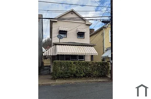 142 Watkins Ave Photo 1